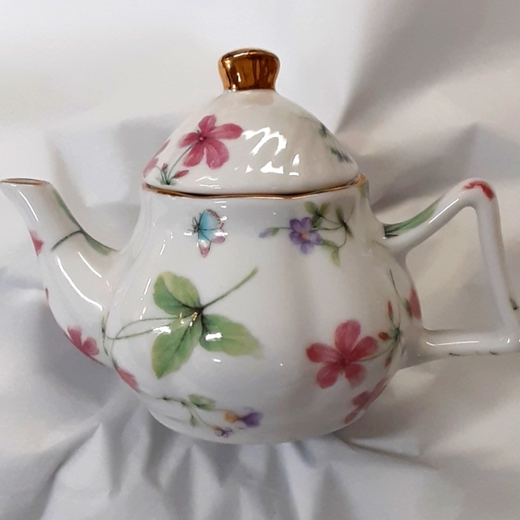Miniature teapot 2004 floral motif square handle so pretty Spring Summer LkNew - Picture 3 of 5